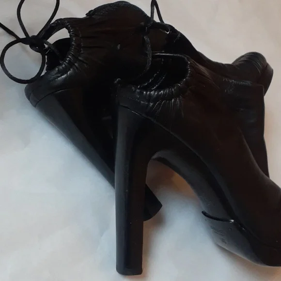 Gucci Black Leather Ankle Tie Booties 8 - Picture 6 of 15